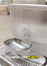 貓咪使用飲水機照片 1